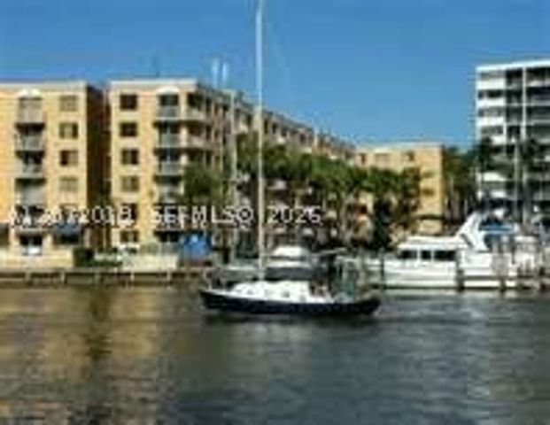 1720 NW N River Dr 413, Miami, FL 33125