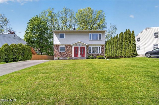 5 Deer Path Drive, Colonie, NY 12205