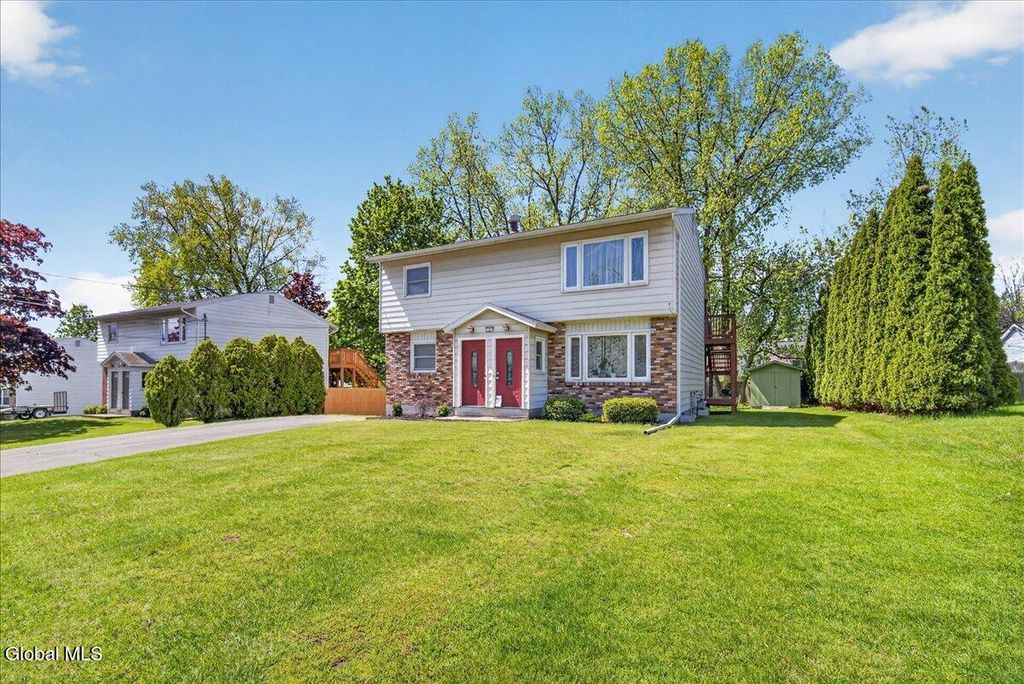 5 Deer Path Drive, Colonie, NY 12205