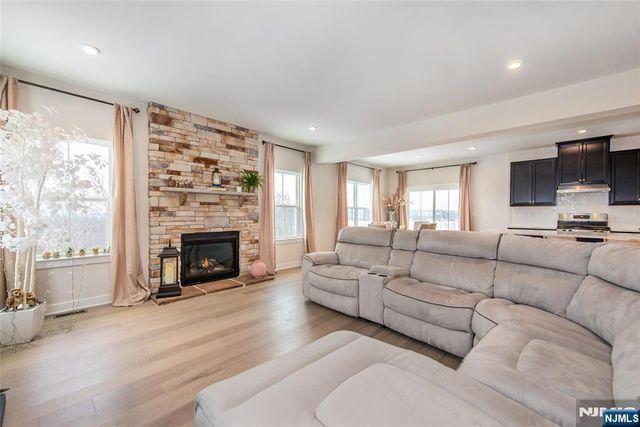 37 Esposito Lane, Roxbury Township, NJ 07850