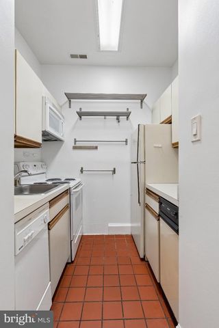 2139 NEWPORT PL NW, Washington, DC 20037