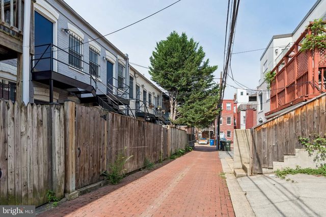 2139 NEWPORT PL NW, Washington, DC 20037