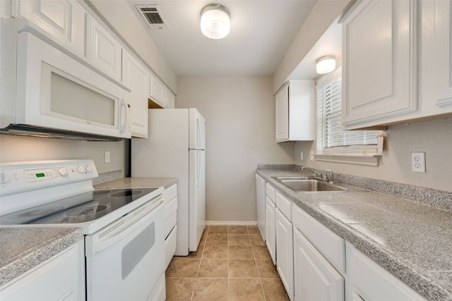 1013 Parkway Terrace, Cedar Hill, TX 75104