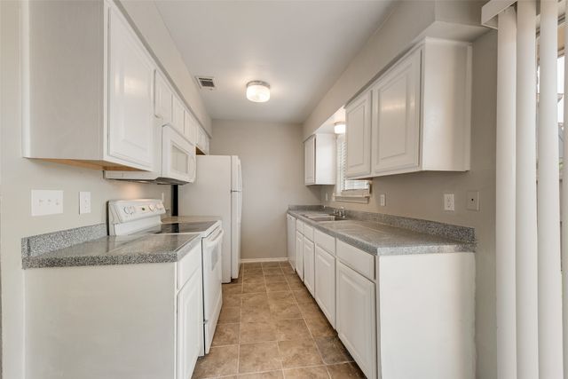 1013 Parkway Terrace, Cedar Hill, TX 75104