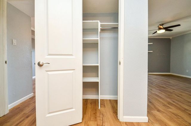 4633 Wild Indigo Street 552, Houston, TX 77027