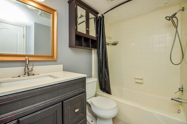 4633 Wild Indigo Street 552, Houston, TX 77027