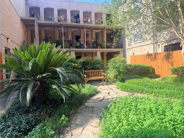 4633 Wild Indigo Street 552, Houston, TX 77027