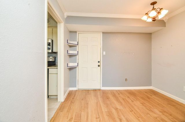 4633 Wild Indigo Street 552, Houston, TX 77027