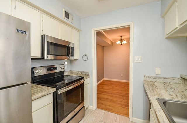 4633 Wild Indigo Street 552, Houston, TX 77027