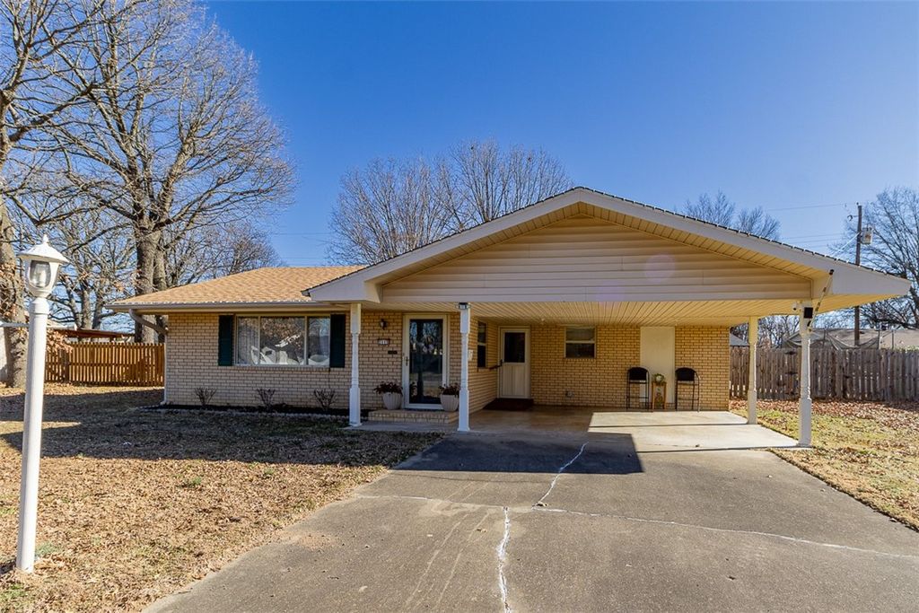 1115 Cheyenne Trail, Springdale, AR 72762