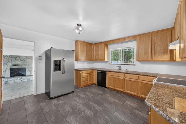 900 Shearer St, Roseville, CA 95678