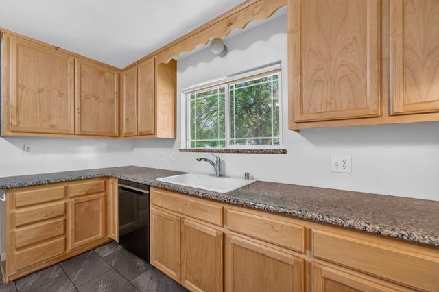 900 Shearer St, Roseville, CA 95678