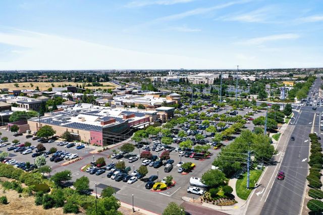 900 Shearer St, Roseville, CA 95678