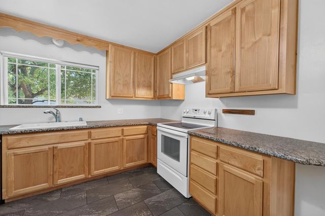900 Shearer St, Roseville, CA 95678