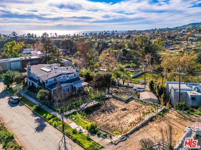 611 Las Lomas Avenue, Pacific Palisades (los Angeles), CA 90272