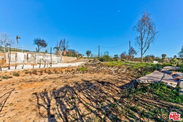 611 Las Lomas Avenue, Pacific Palisades (los Angeles), CA 90272