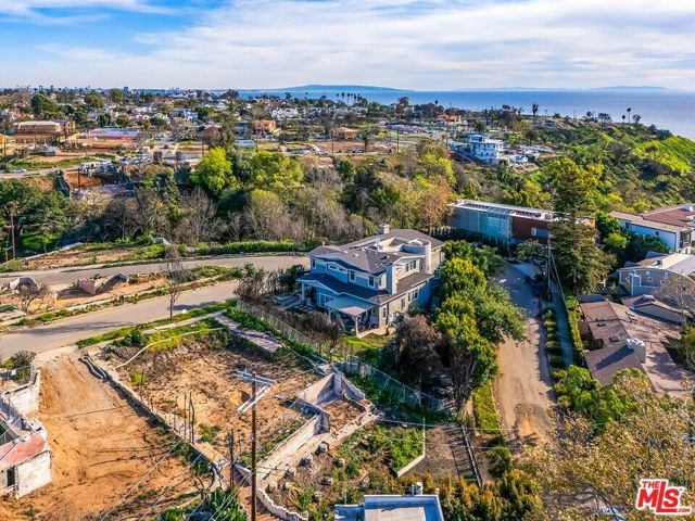 611 Las Lomas Avenue, Pacific Palisades (los Angeles), CA 90272