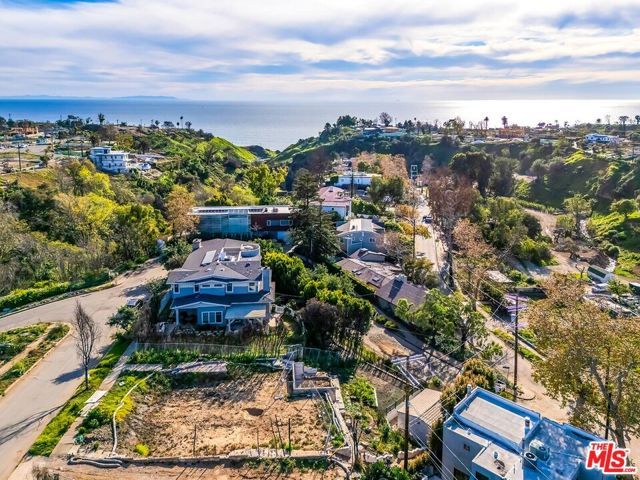 611 Las Lomas Avenue, Pacific Palisades (los Angeles), CA 90272