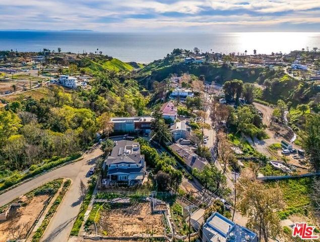 611 Las Lomas Avenue, Pacific Palisades (los Angeles), CA 90272