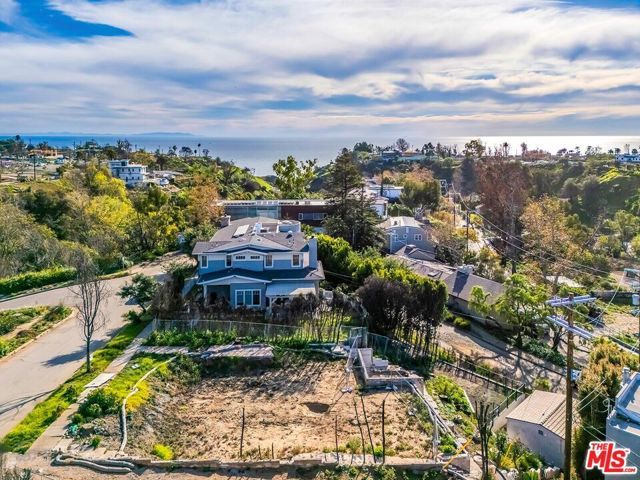 611 Las Lomas Avenue, Pacific Palisades (los Angeles), CA 90272