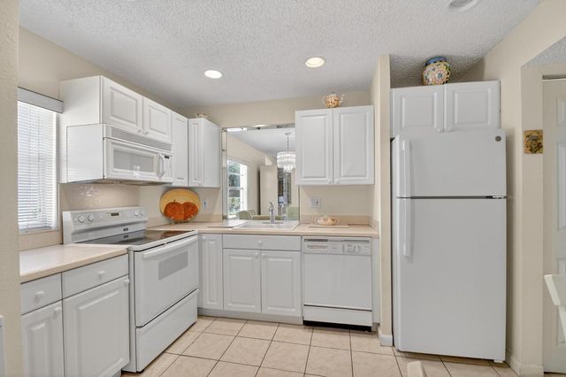 5199 Rose Hill Drive, Boynton Beach, FL 33437