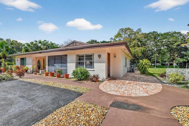 5199 Rose Hill Drive, Boynton Beach, FL 33437