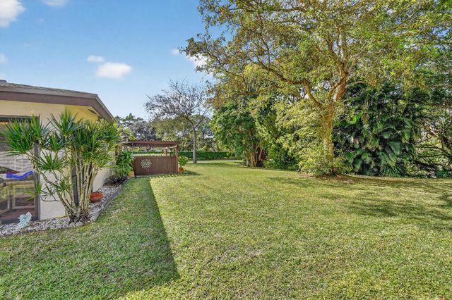 5199 Rose Hill Drive, Boynton Beach, FL 33437