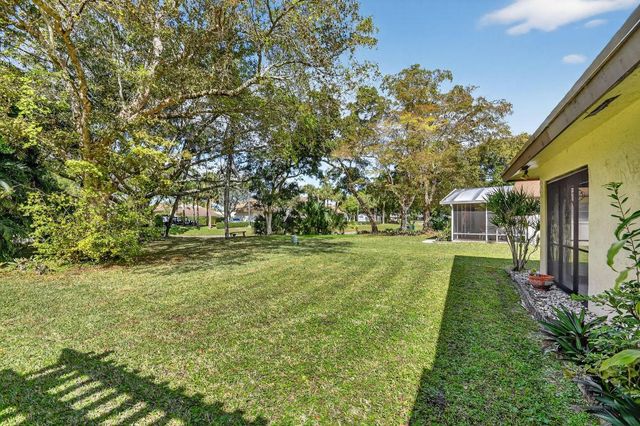 5199 Rose Hill Drive, Boynton Beach, FL 33437