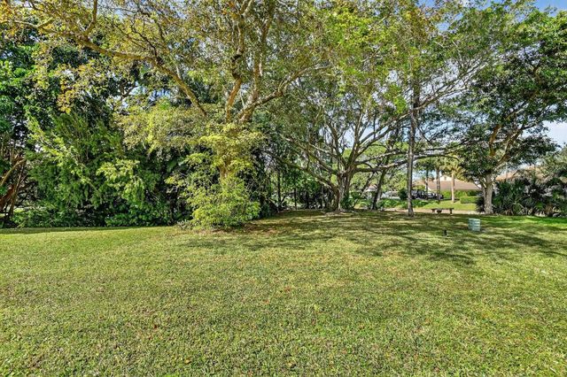 5199 Rose Hill Drive, Boynton Beach, FL 33437