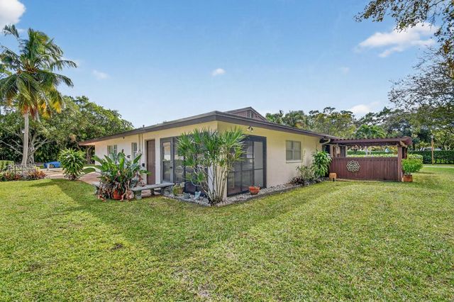 5199 Rose Hill Drive, Boynton Beach, FL 33437