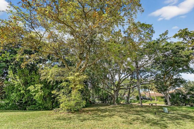 5199 Rose Hill Drive, Boynton Beach, FL 33437