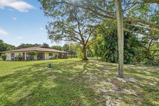 5199 Rose Hill Drive, Boynton Beach, FL 33437