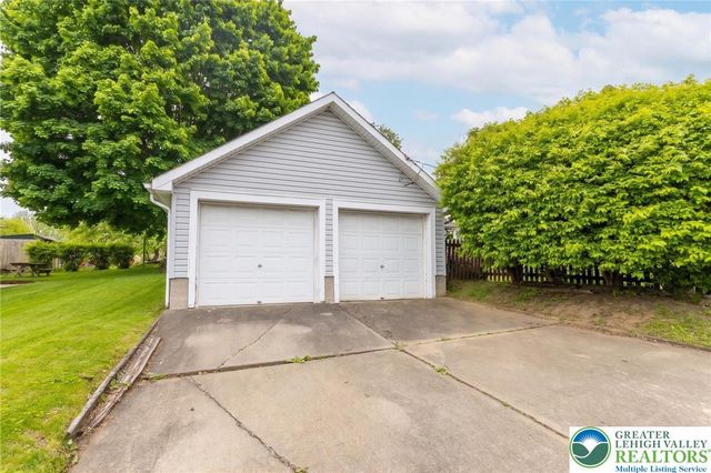 345 South New Street, Nazareth Boro, PA 18064