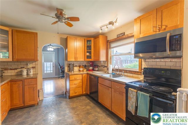 345 South New Street, Nazareth Boro, PA 18064