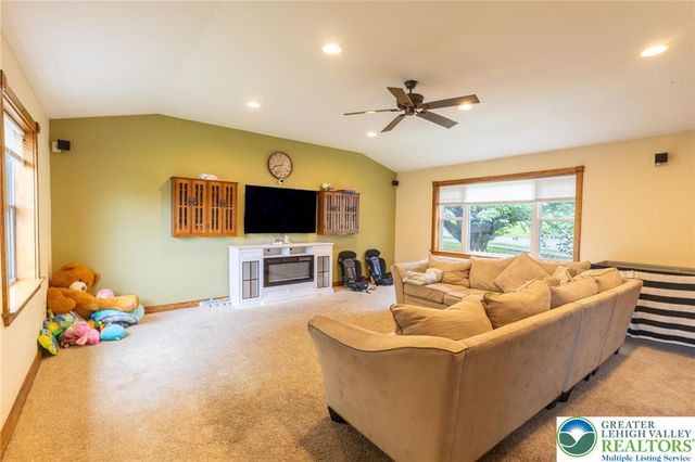 345 South New Street, Nazareth Boro, PA 18064
