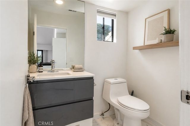 5226 Medina Road, Woodland Hills, CA 91364