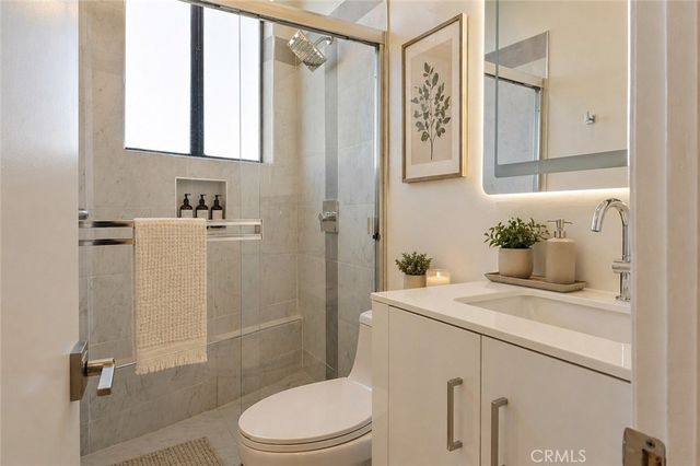 5226 Medina Road, Woodland Hills, CA 91364