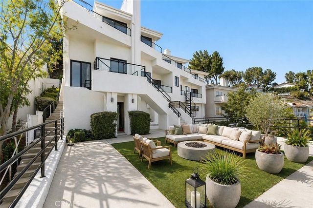 5226 Medina Road, Woodland Hills, CA 91364