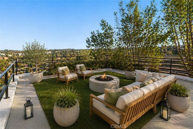 5226 Medina Road, Woodland Hills, CA 91364