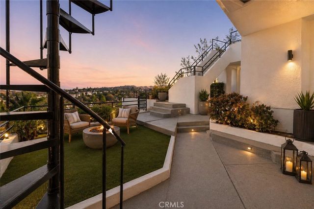 5226 Medina Road, Woodland Hills, CA 91364