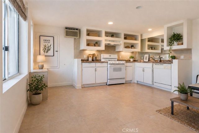 5226 Medina Road, Woodland Hills, CA 91364