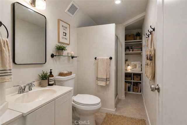 5226 Medina Road, Woodland Hills, CA 91364
