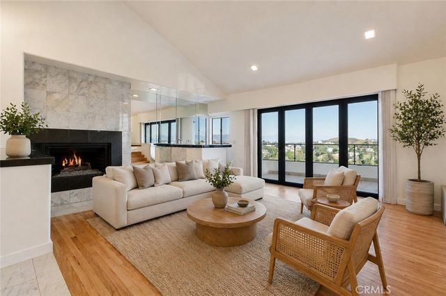 5226 Medina Road, Woodland Hills, CA 91364
