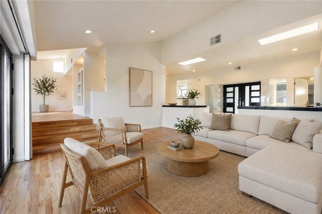 5226 Medina Road, Woodland Hills, CA 91364