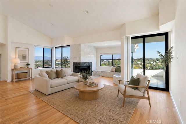 5226 Medina Road, Woodland Hills, CA 91364