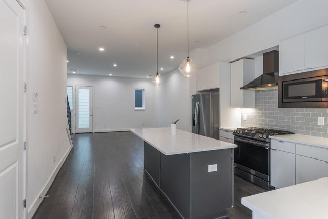 5841 Dolores Street, Houston, TX 77057