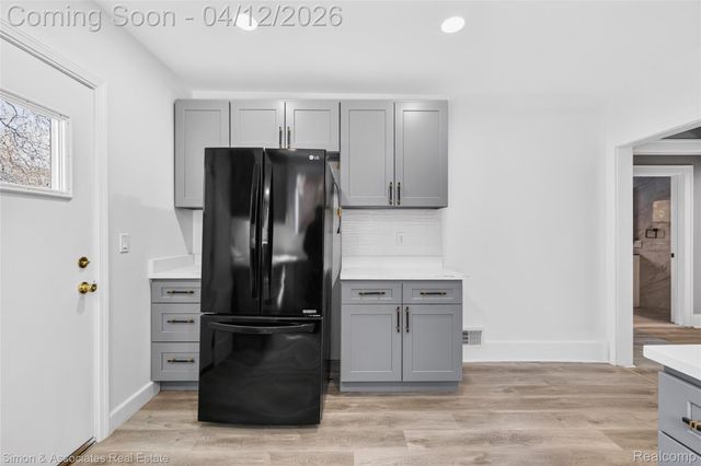 5019 Maple Street, Dearborn, MI 48126