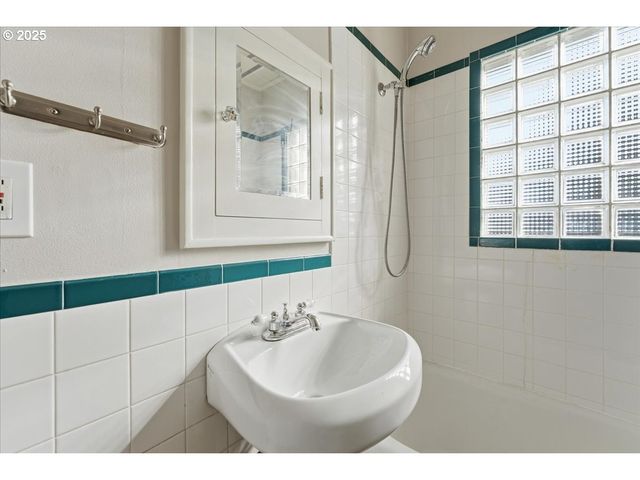 10226 Nw 109TH Ave, Portland, OR 97231