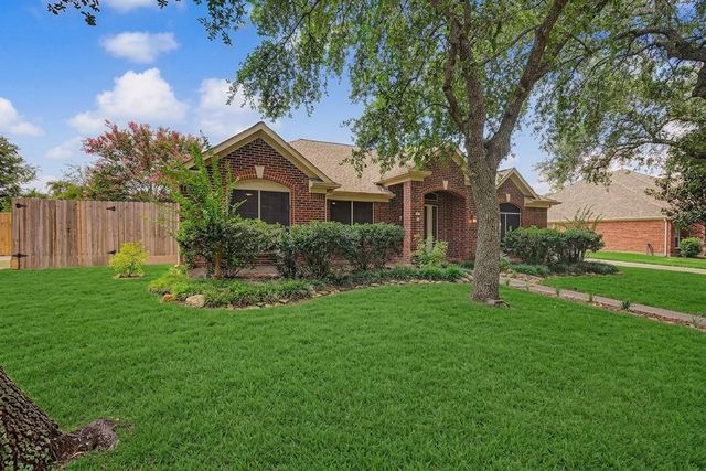 1210 Bob White Drive, Friendswood, TX 77546
