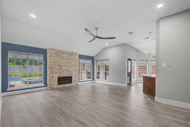 1210 Bob White Drive, Friendswood, TX 77546